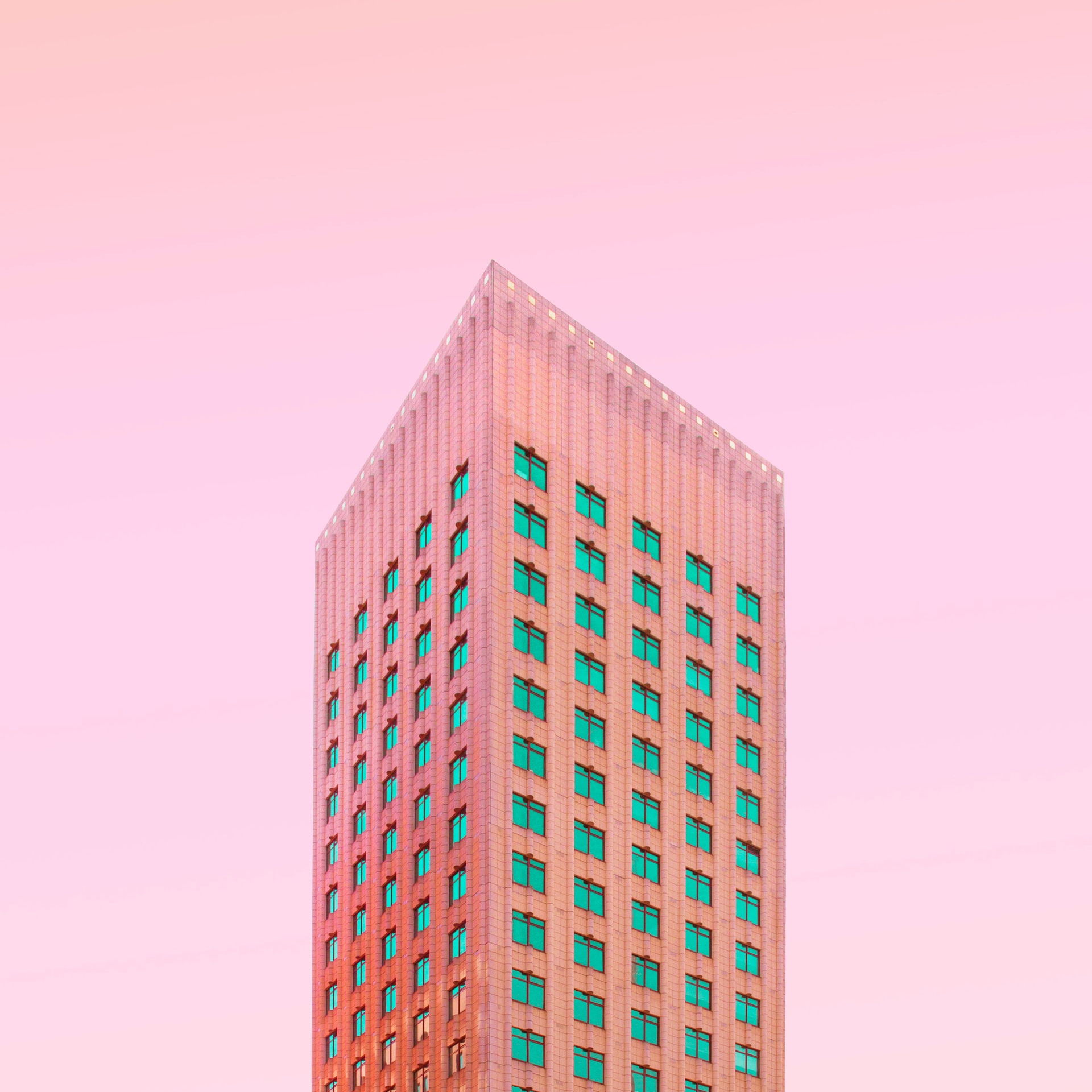 Moderne Architektur vor orangem Himmel Moderne Architektur vor orangem Himmel